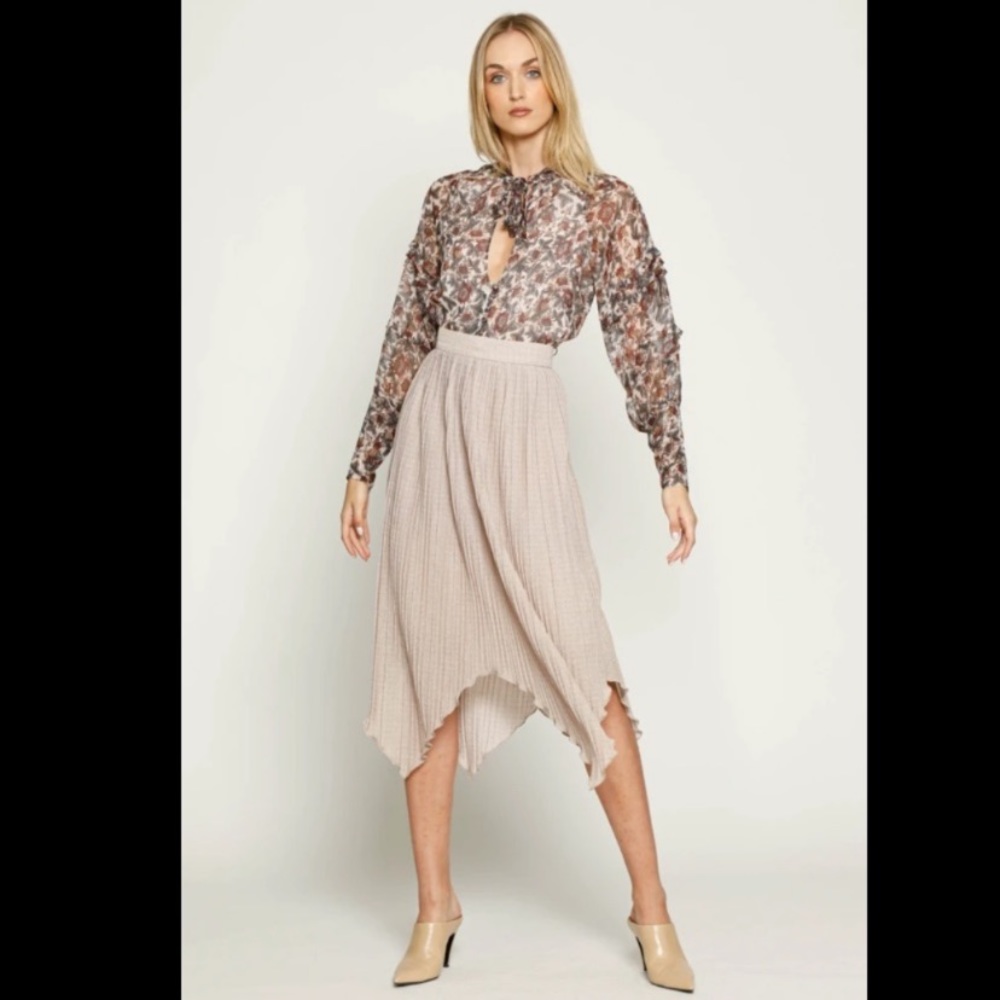 NWT Rose gold blush pink Walter baker skirt with lured gold shimmer size 4